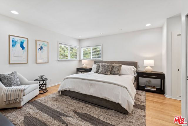 1247 N Bundy Drive, Los Angeles, CA 90049