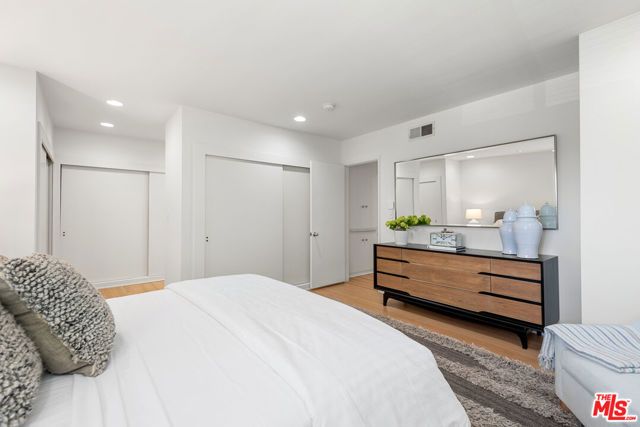 1247 N Bundy Drive, Los Angeles, CA 90049