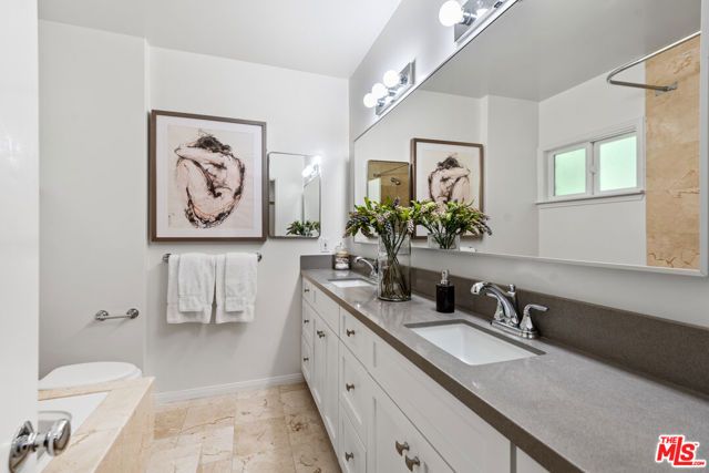 1247 N Bundy Drive, Los Angeles, CA 90049