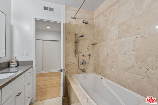 1247 N Bundy Drive, Los Angeles, CA 90049