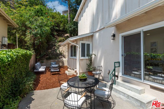 1247 N Bundy Drive, Los Angeles, CA 90049