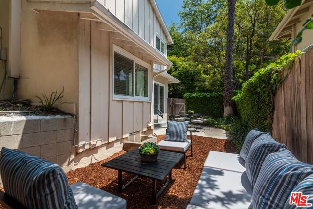 1247 N Bundy Drive, Los Angeles, CA 90049