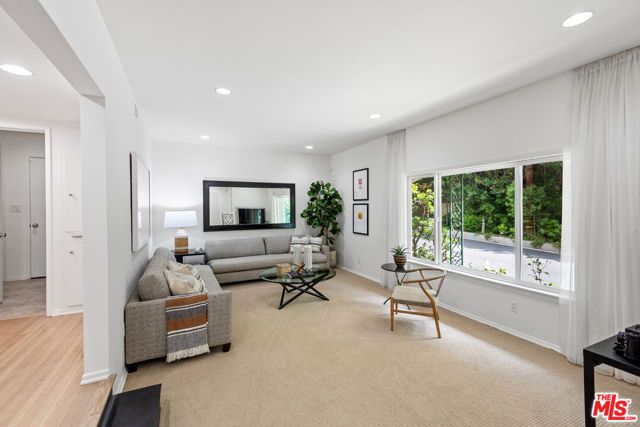 1247 N Bundy Drive, Los Angeles, CA 90049