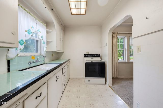 305 E Park Street, Grants Pass, OR 97527