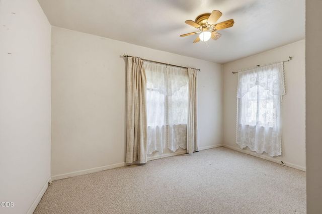 305 E Park Street, Grants Pass, OR 97527