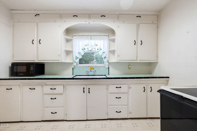 305 E Park Street, Grants Pass, OR 97527