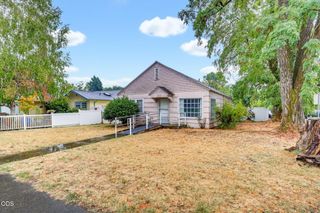 305 E Park Street, Grants Pass, OR 97527
