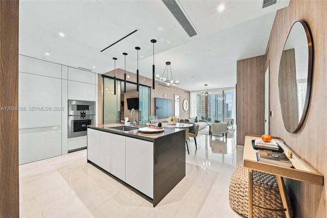 300 Biscayne Boulevard Way 1605W, Miami, FL 33131