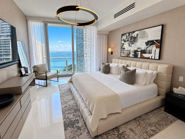 300 Biscayne Boulevard Way 1605W, Miami, FL 33131