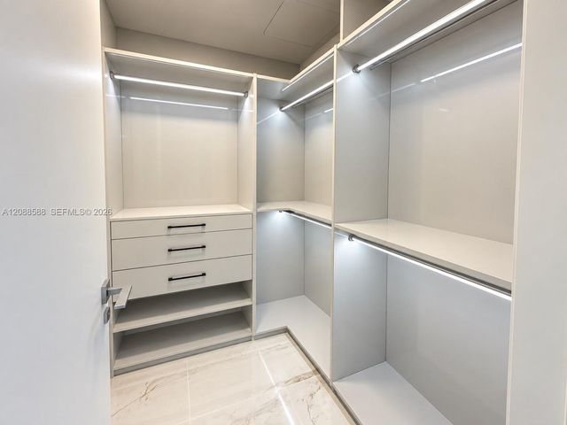 300 Biscayne Boulevard Way 1605W, Miami, FL 33131