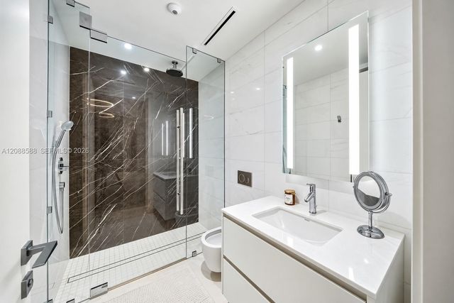 300 Biscayne Boulevard Way 1605W, Miami, FL 33131