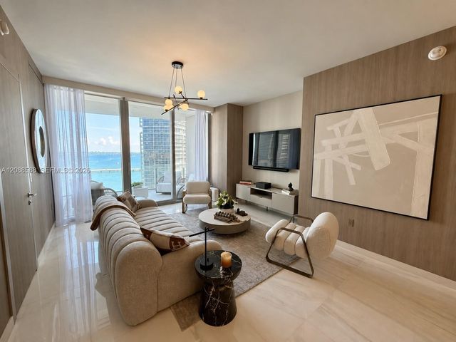 300 Biscayne Boulevard Way 1605W, Miami, FL 33131