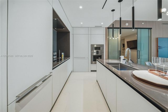 300 Biscayne Boulevard Way 1605W, Miami, FL 33131