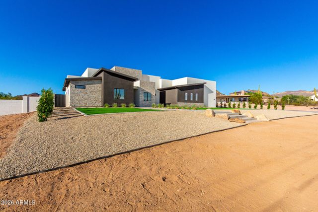8304 E Quill Street, Mesa, AZ 85207