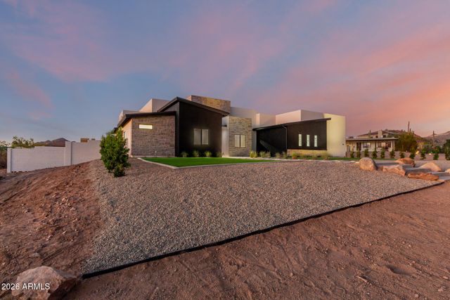 8304 E Quill Street, Mesa, AZ 85207