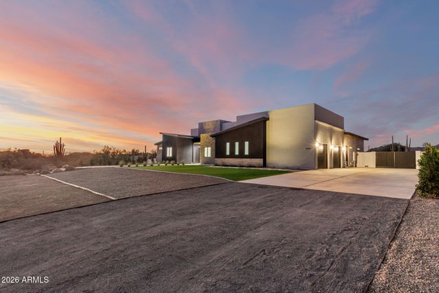 8304 E Quill Street, Mesa, AZ 85207