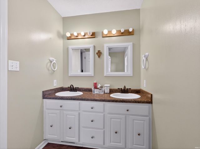 1336 Lost Lock Way, New Haven, IN 46774