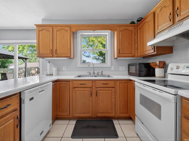 1336 Lost Lock Way, New Haven, IN 46774