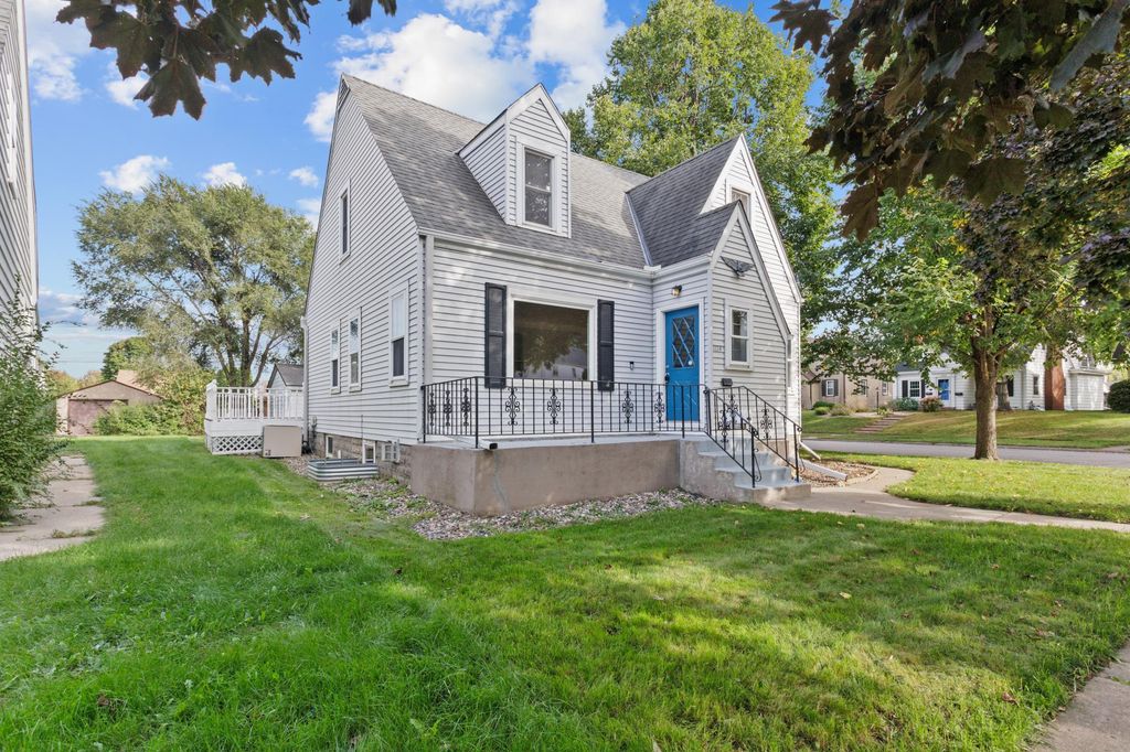 1114 Lane Place, Saint Paul, MN 55106