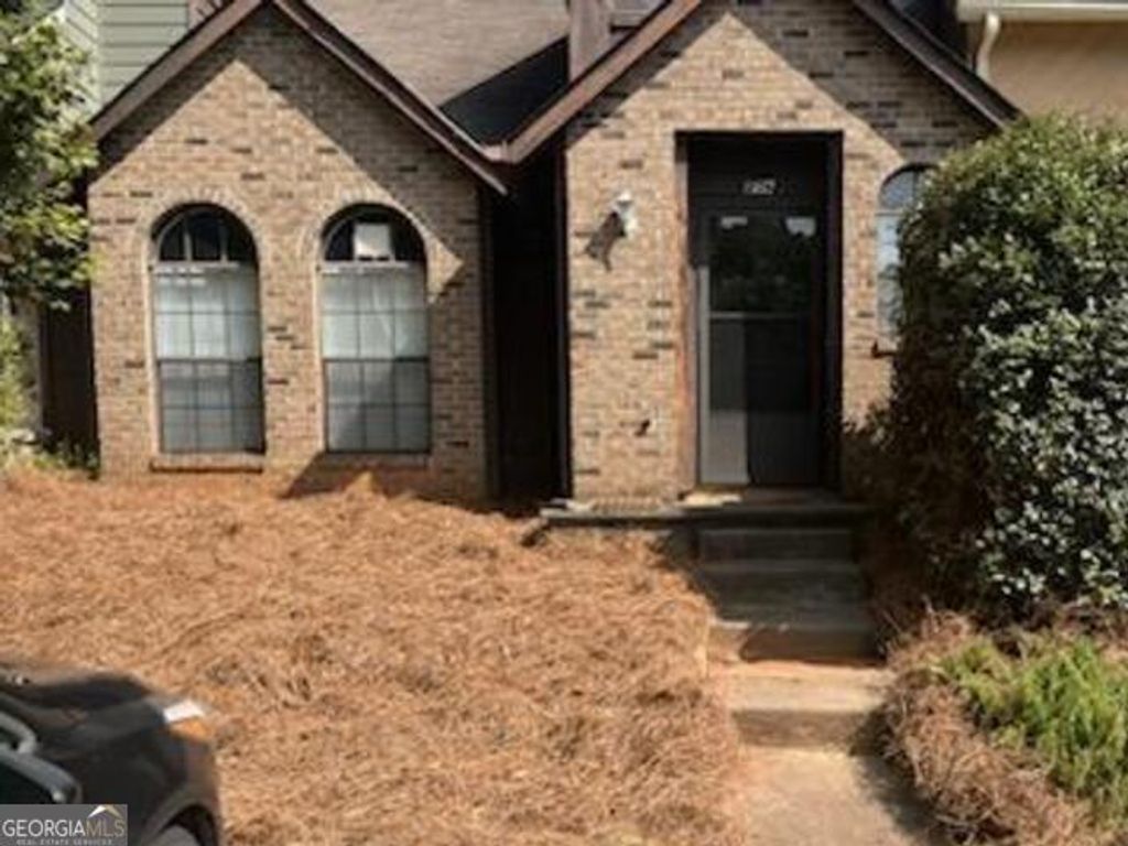 887 Brandy Oaks Lane, Stone Mountain, GA 30088