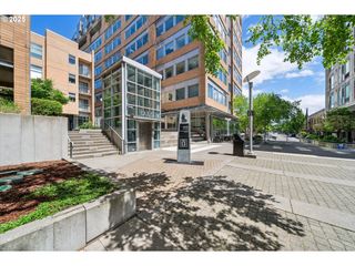 701 COLUMBIA St 305, Vancouver, WA 98660