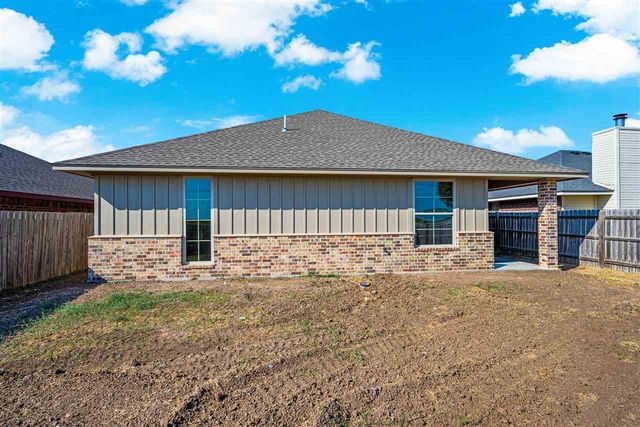 4014 SW Mesquite Dr, Lawton, OK 73505