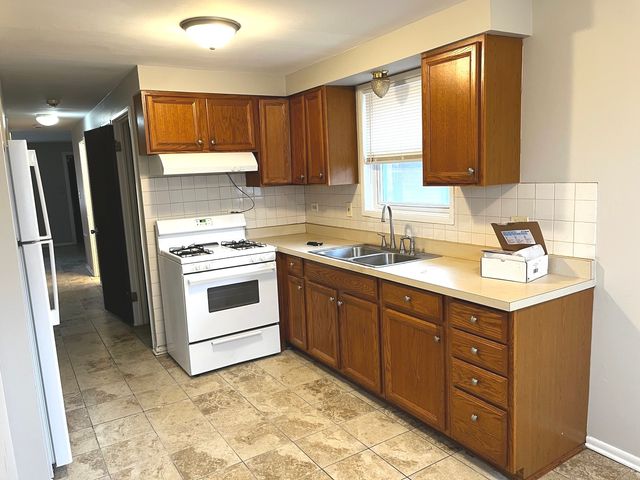 11549 S Laflin Street, Chicago, IL 60643