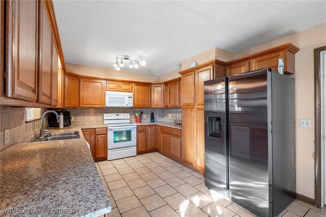 111 Oak Street, Arkoma, OK 74901