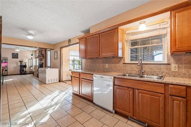 111 Oak Street, Arkoma, OK 74901