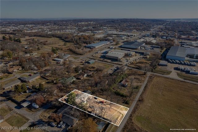 111 Oak Street, Arkoma, OK 74901