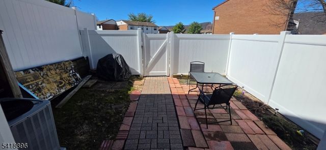 173 Cynthia Dr E, Mansfield Twp., NJ 07840