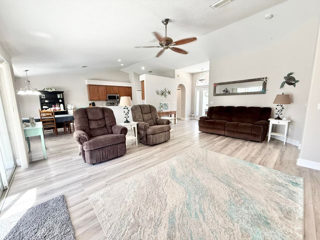 209 Saranac Ln, St Augustine, FL 32086