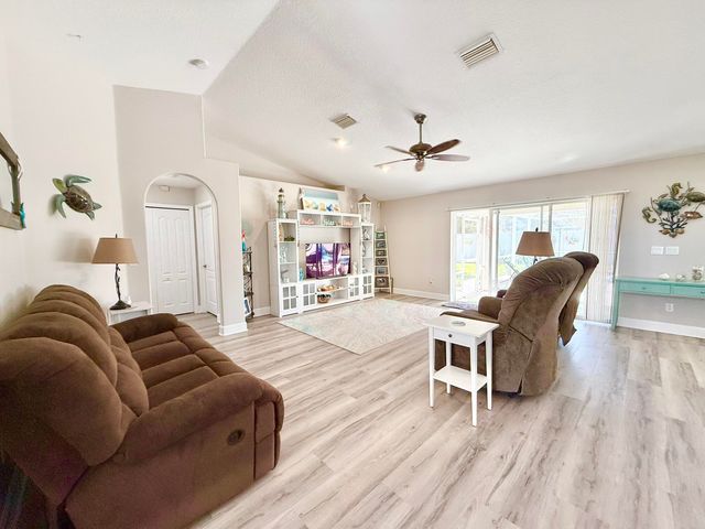 209 Saranac Ln, St Augustine, FL 32086