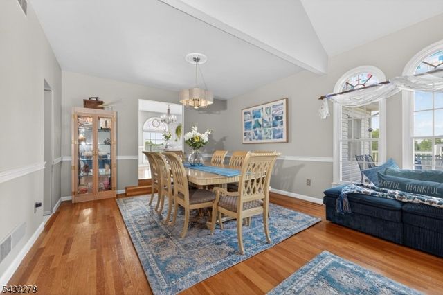 103 Oak Crest Dr, Branchburg Twp., NJ 08853