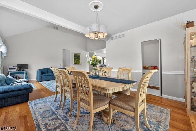 103 Oak Crest Dr, Branchburg Twp., NJ 08853
