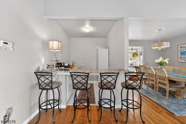 103 Oak Crest Dr, Branchburg Twp., NJ 08853