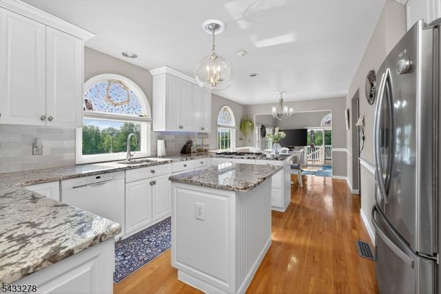 103 Oak Crest Dr, Branchburg Twp., NJ 08853