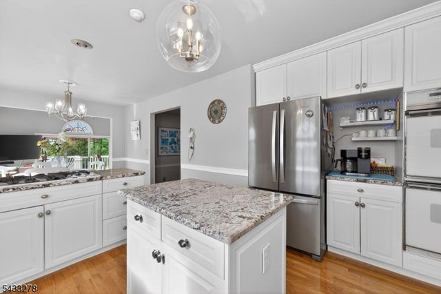 103 Oak Crest Dr, Branchburg Twp., NJ 08853