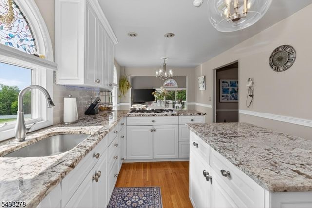 103 Oak Crest Dr, Branchburg Twp., NJ 08853