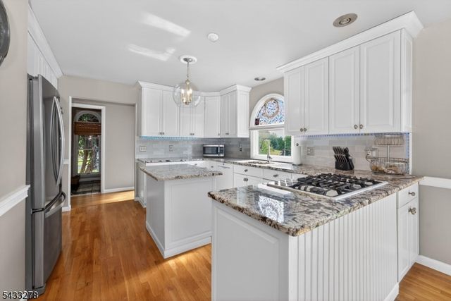 103 Oak Crest Dr, Branchburg Twp., NJ 08853