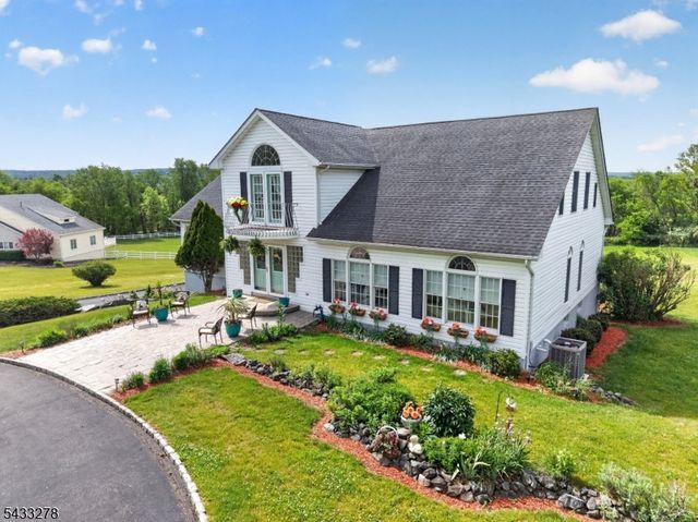 103 Oak Crest Dr, Branchburg Twp., NJ 08853