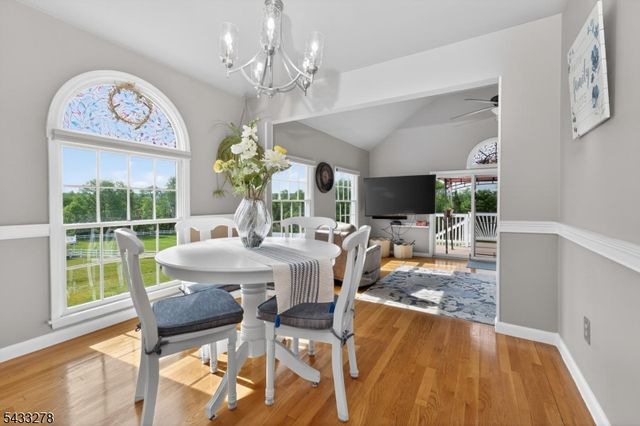 103 Oak Crest Dr, Branchburg Twp., NJ 08853