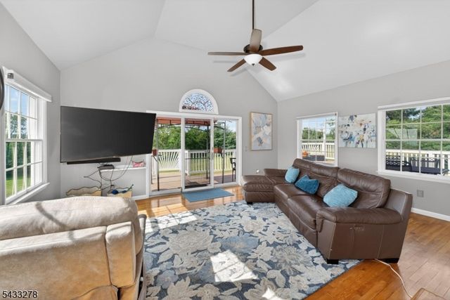 103 Oak Crest Dr, Branchburg Twp., NJ 08853