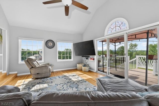 103 Oak Crest Dr, Branchburg Twp., NJ 08853