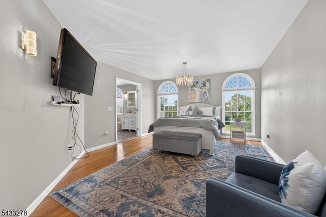 103 Oak Crest Dr, Branchburg Twp., NJ 08853