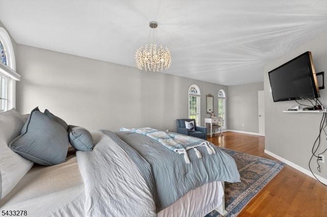 103 Oak Crest Dr, Branchburg Twp., NJ 08853