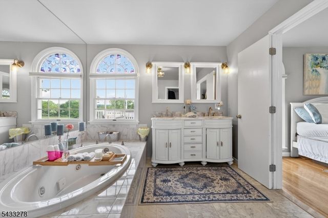 103 Oak Crest Dr, Branchburg Twp., NJ 08853
