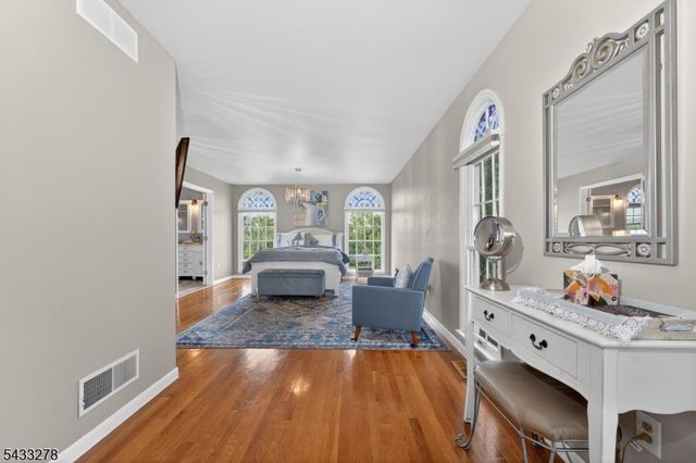 103 Oak Crest Dr, Branchburg Twp., NJ 08853