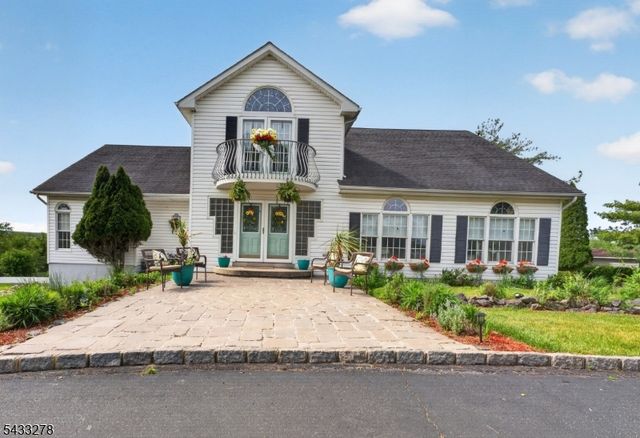 103 Oak Crest Dr, Branchburg Twp., NJ 08853
