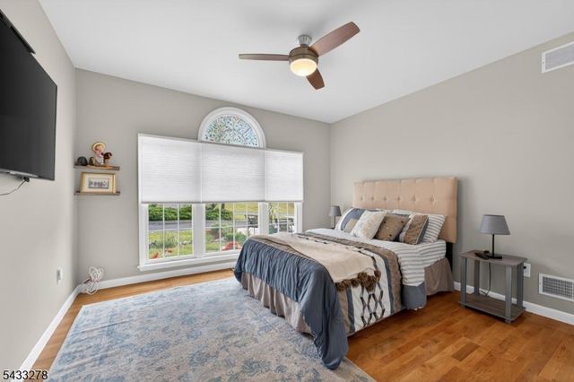 103 Oak Crest Dr, Branchburg Twp., NJ 08853